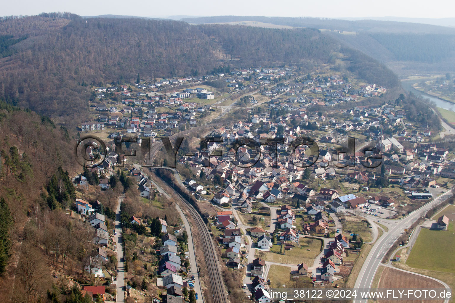 Enregistrement par drone de Neckargerach dans le département Bade-Wurtemberg, Allemagne