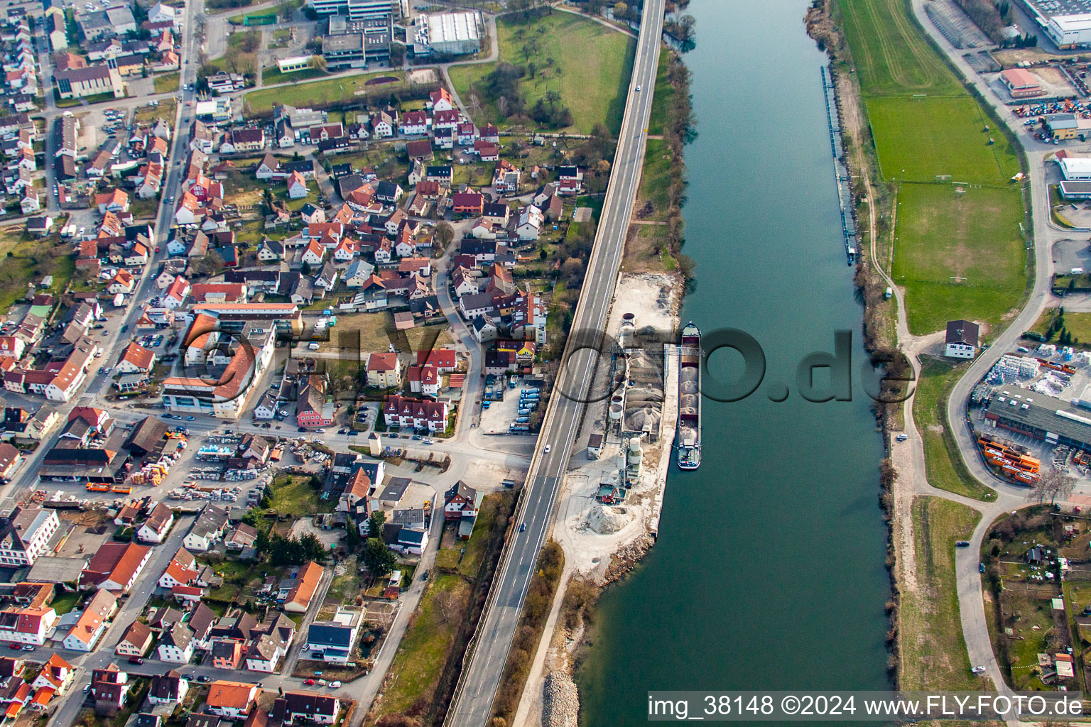 Vue aérienne de Quartier Neckarelz in Mosbach dans le département Bade-Wurtemberg, Allemagne