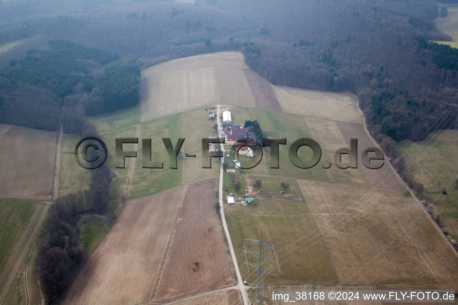 Vue aérienne de Ferme de Wüsthausen à Hüffenhardt dans le département Bade-Wurtemberg, Allemagne