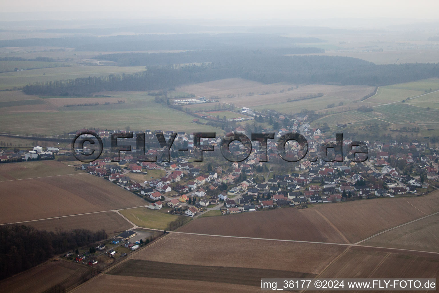 Vue d'oiseau de Siegelsbach dans le département Bade-Wurtemberg, Allemagne