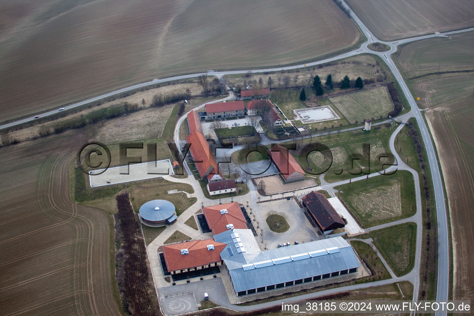 Vue aérienne de Club des cavaliers Oberbiegelhof à le quartier Obergimpern in Bad Rappenau dans le département Bade-Wurtemberg, Allemagne