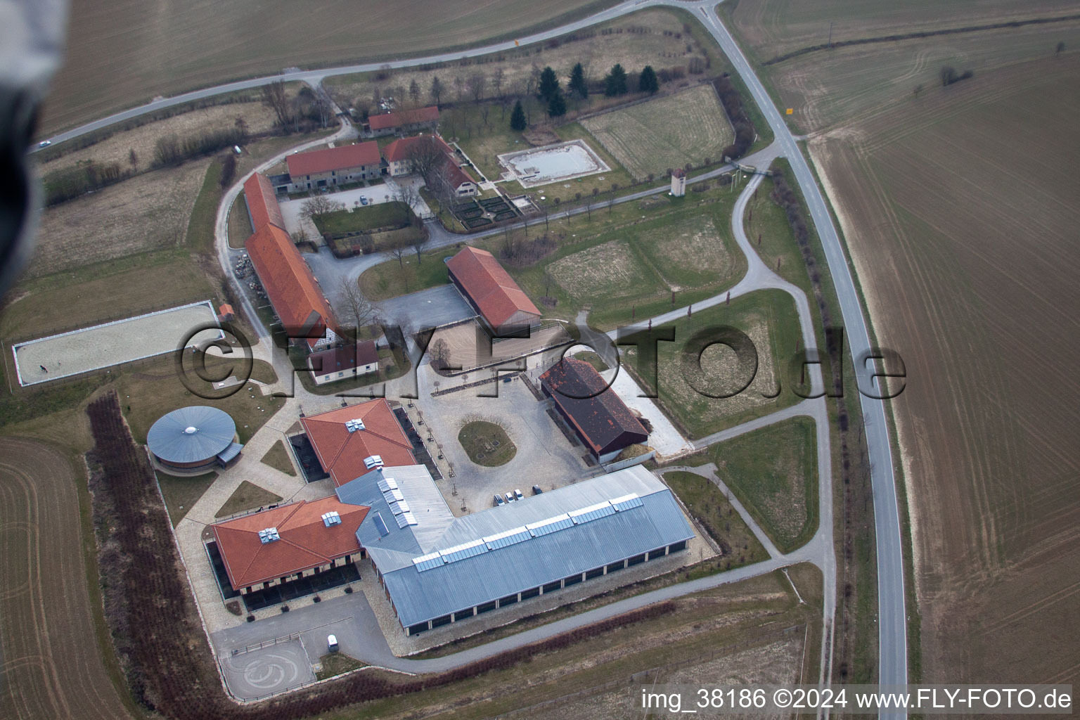 Vue aérienne de Club des cavaliers Oberbiegelhof à le quartier Obergimpern in Bad Rappenau dans le département Bade-Wurtemberg, Allemagne