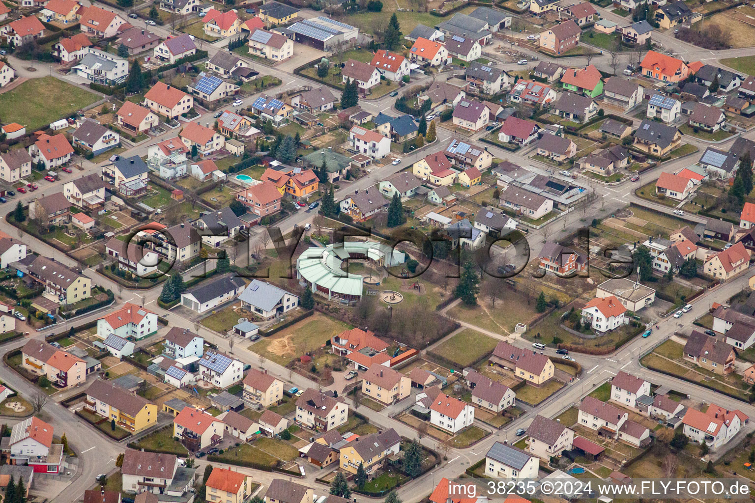 Vue aérienne de Jardin d'enfants à Sulzfeld dans le département Bade-Wurtemberg, Allemagne