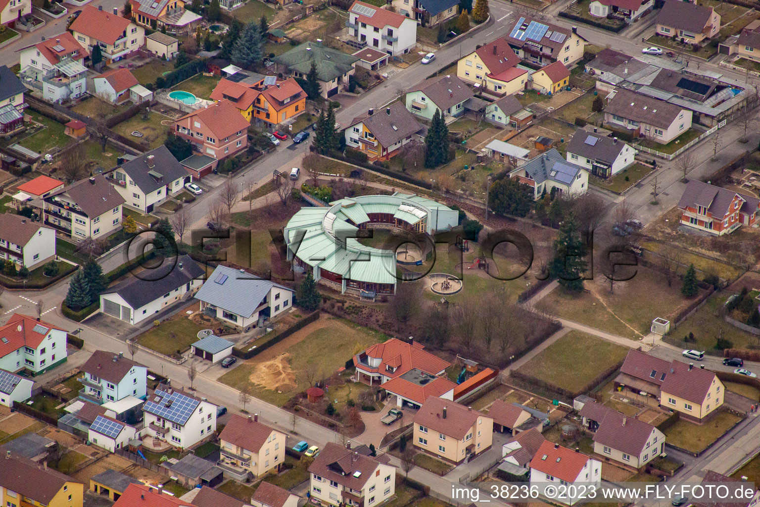 Vue aérienne de Jardin d'enfants à Sulzfeld dans le département Bade-Wurtemberg, Allemagne
