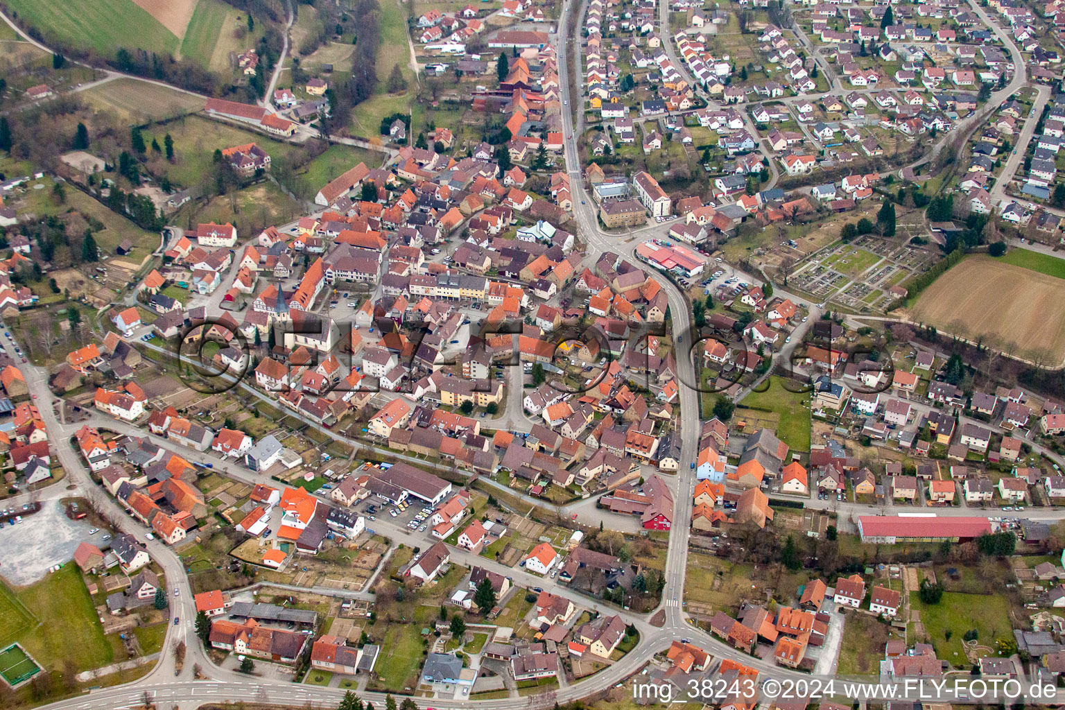 Vue aérienne de Vue sur le village à Kürnbach dans le département Bade-Wurtemberg, Allemagne