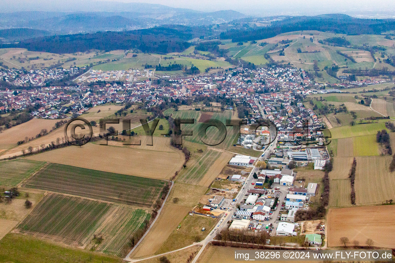 Vue aérienne de Zone commerciale Grombacher Straße à le quartier Jöhlingen in Walzbachtal dans le département Bade-Wurtemberg, Allemagne