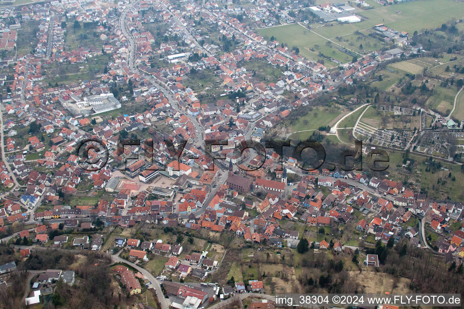 Weingarten dans le département Bade-Wurtemberg, Allemagne depuis l'avion