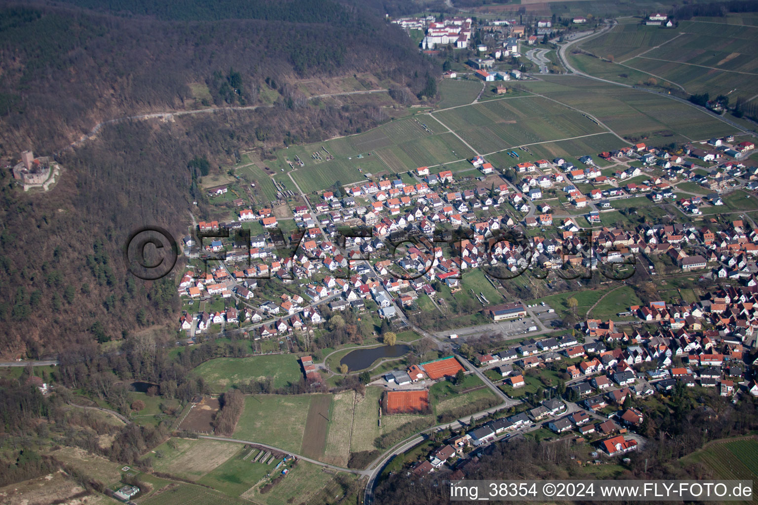 Vue aérienne de Klingenmünster dans le département Rhénanie-Palatinat, Allemagne