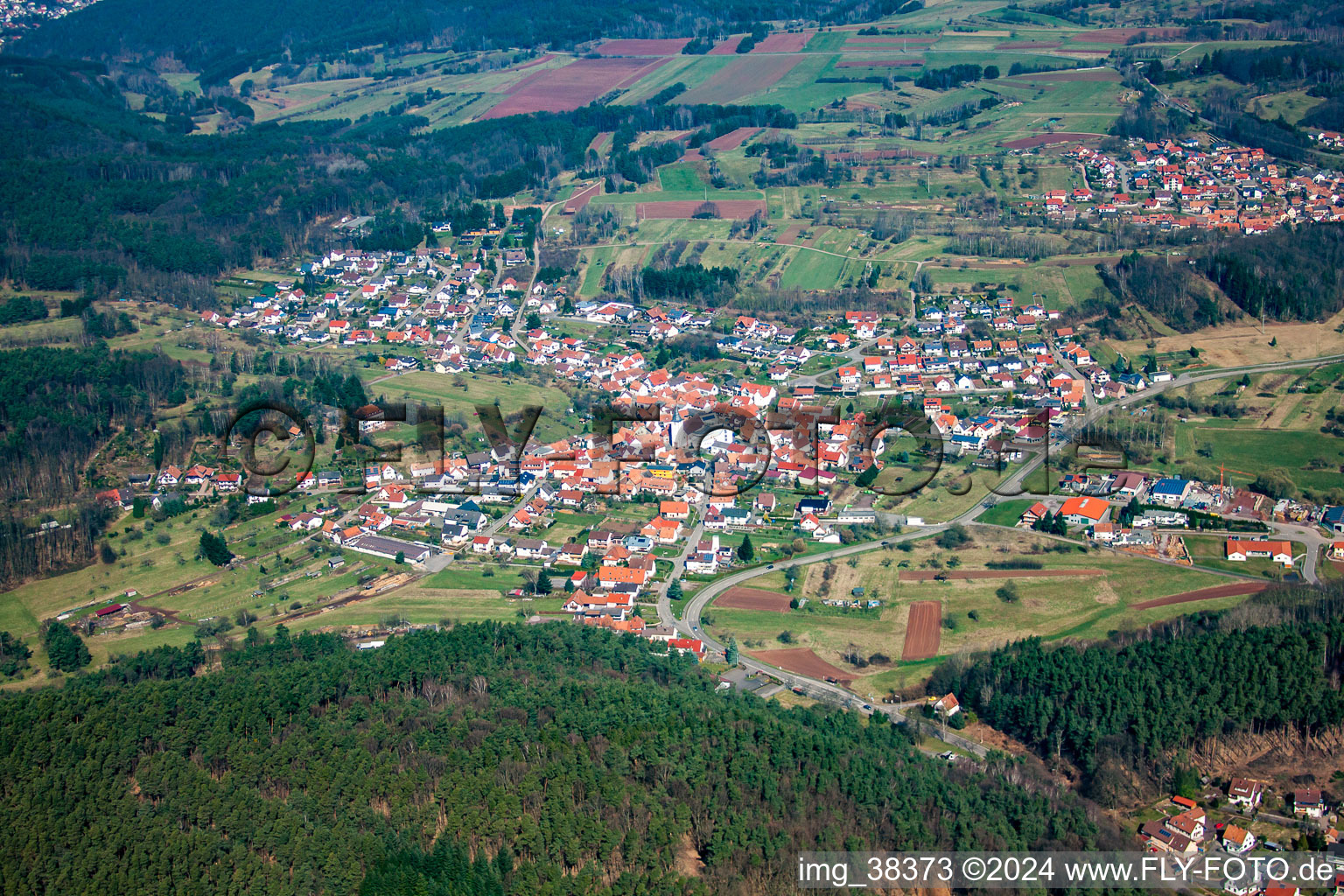 Quartier Gossersweiler in Gossersweiler-Stein dans le département Rhénanie-Palatinat, Allemagne hors des airs