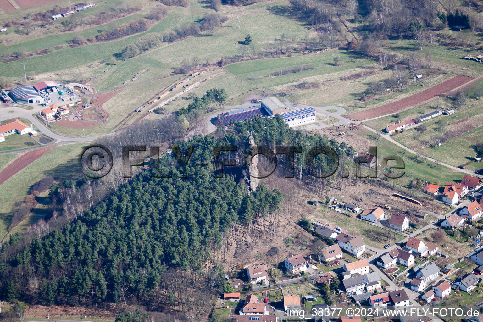 Vue aérienne de Engelmannsfelsen à le quartier Gossersweiler in Gossersweiler-Stein dans le département Rhénanie-Palatinat, Allemagne