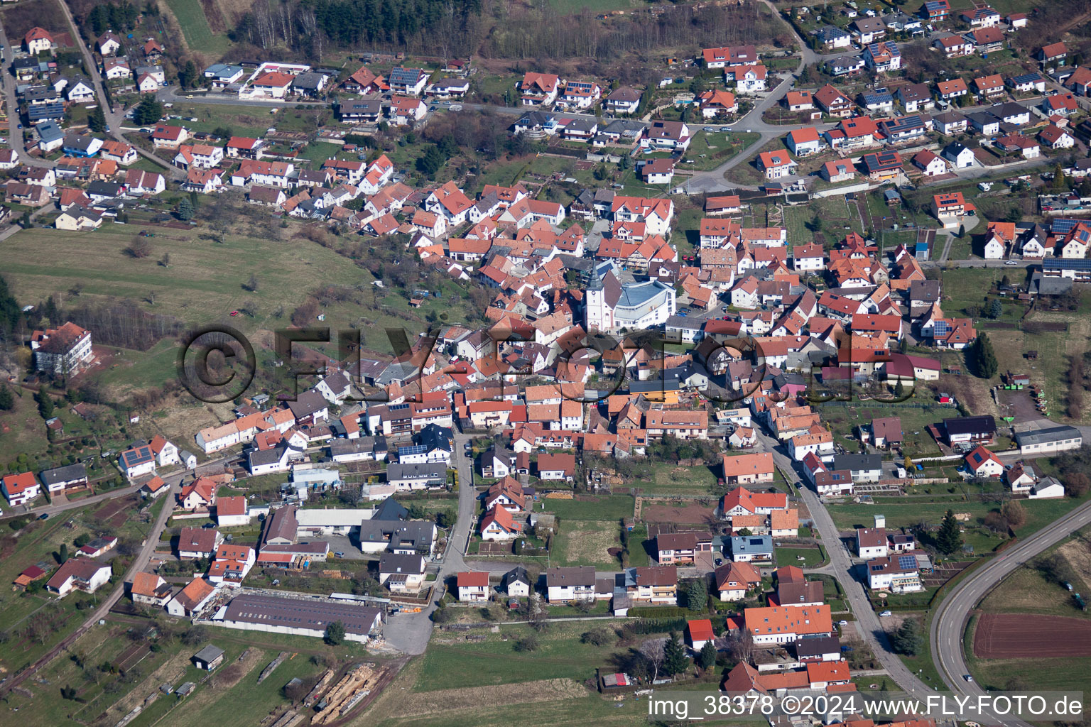 Vue aérienne de Du sud à le quartier Gossersweiler in Gossersweiler-Stein dans le département Rhénanie-Palatinat, Allemagne