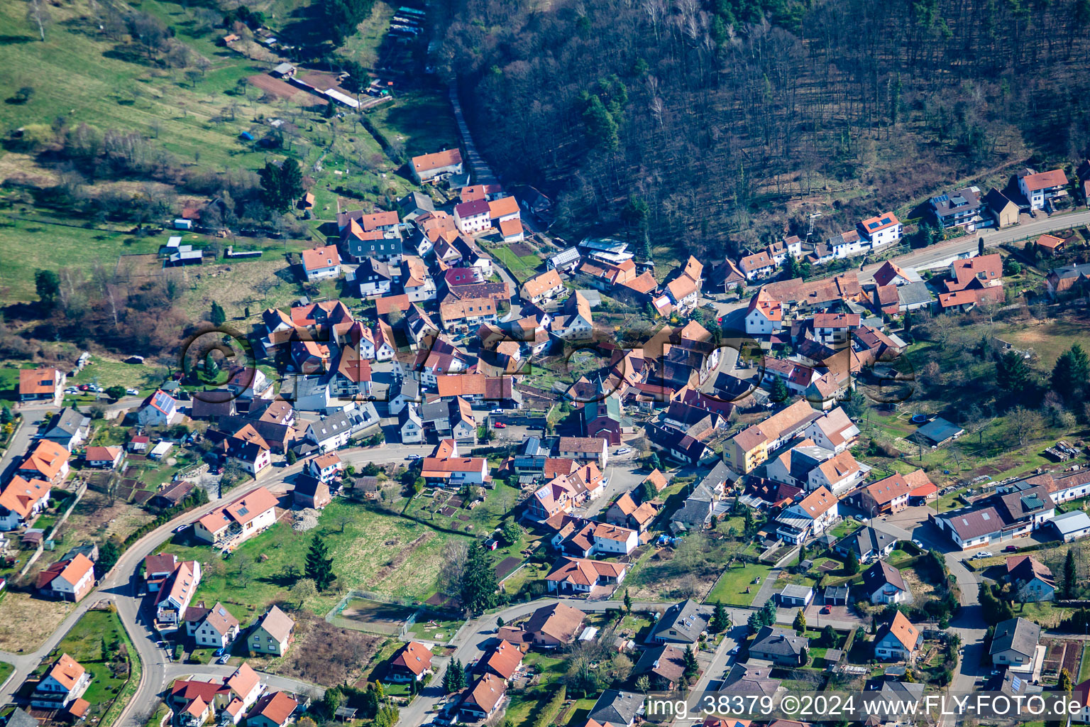 Vue aérienne de Du sud-ouest à le quartier Stein in Gossersweiler-Stein dans le département Rhénanie-Palatinat, Allemagne