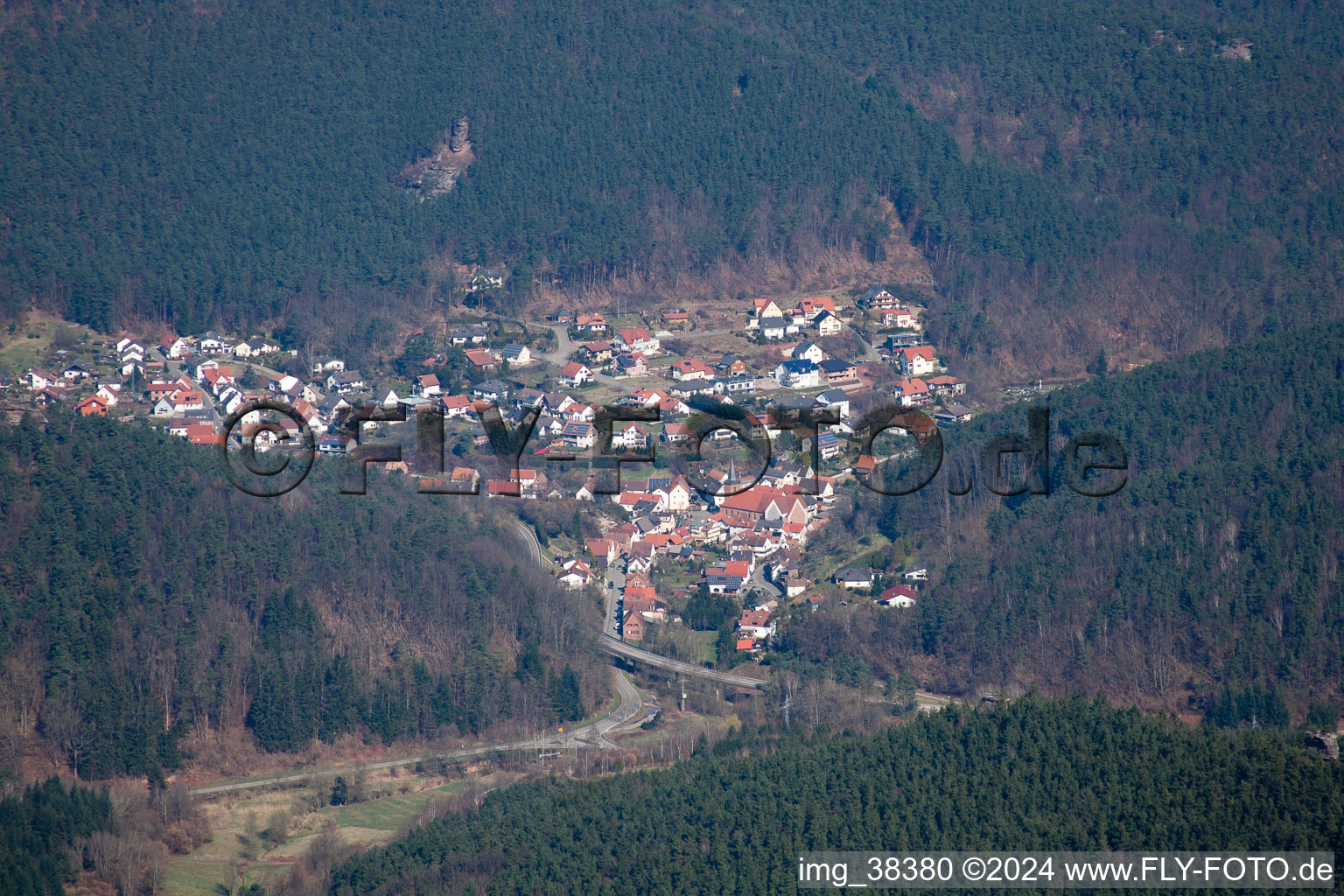 Dimbach dans le département Rhénanie-Palatinat, Allemagne vue d'en haut