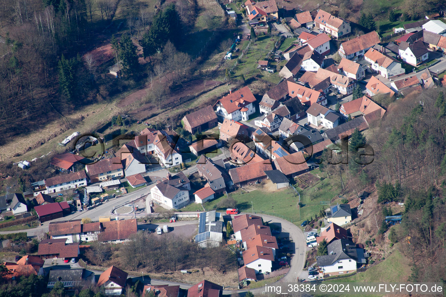 Vue aérienne de Vue sur le village à Darstein dans le département Rhénanie-Palatinat, Allemagne