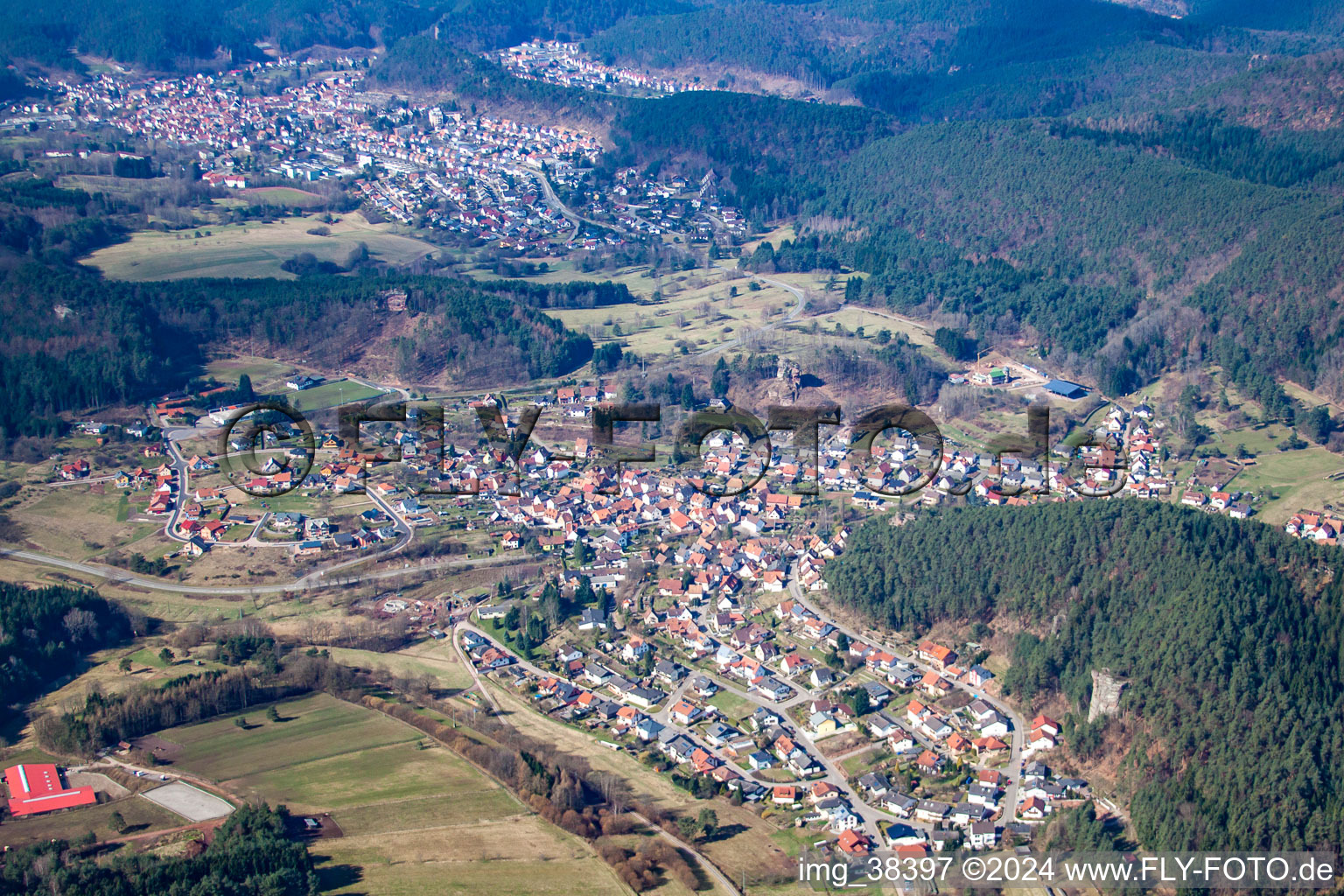 Vue aérienne de Tour d'Héger à Erfweiler dans le département Rhénanie-Palatinat, Allemagne