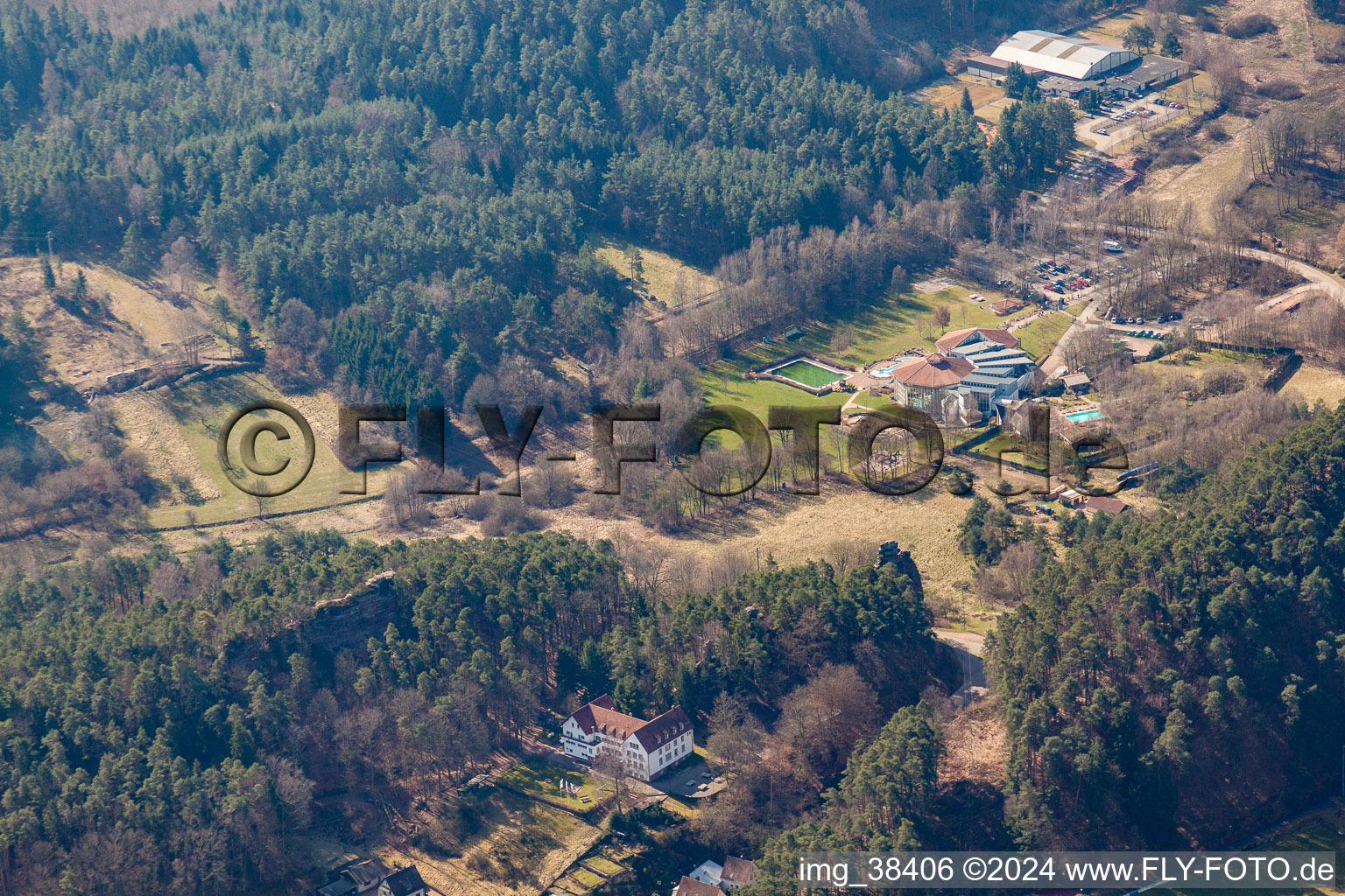 Dahn dans le département Rhénanie-Palatinat, Allemagne depuis l'avion