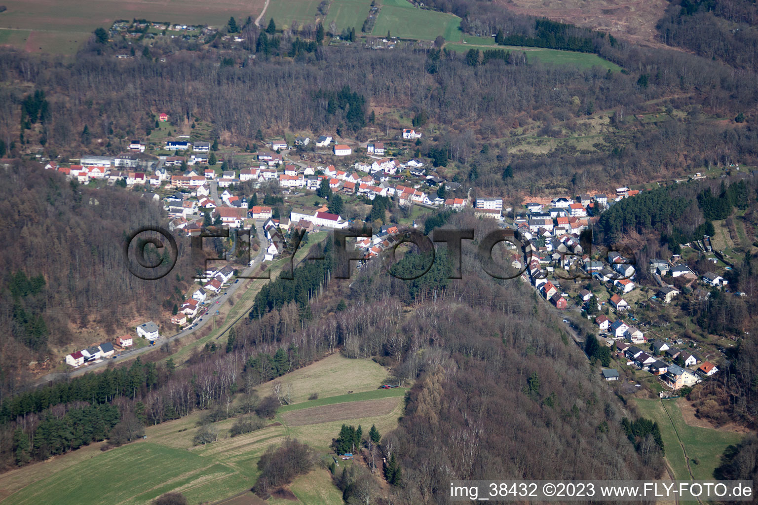 Erlenbrunn dans le département Rhénanie-Palatinat, Allemagne depuis l'avion