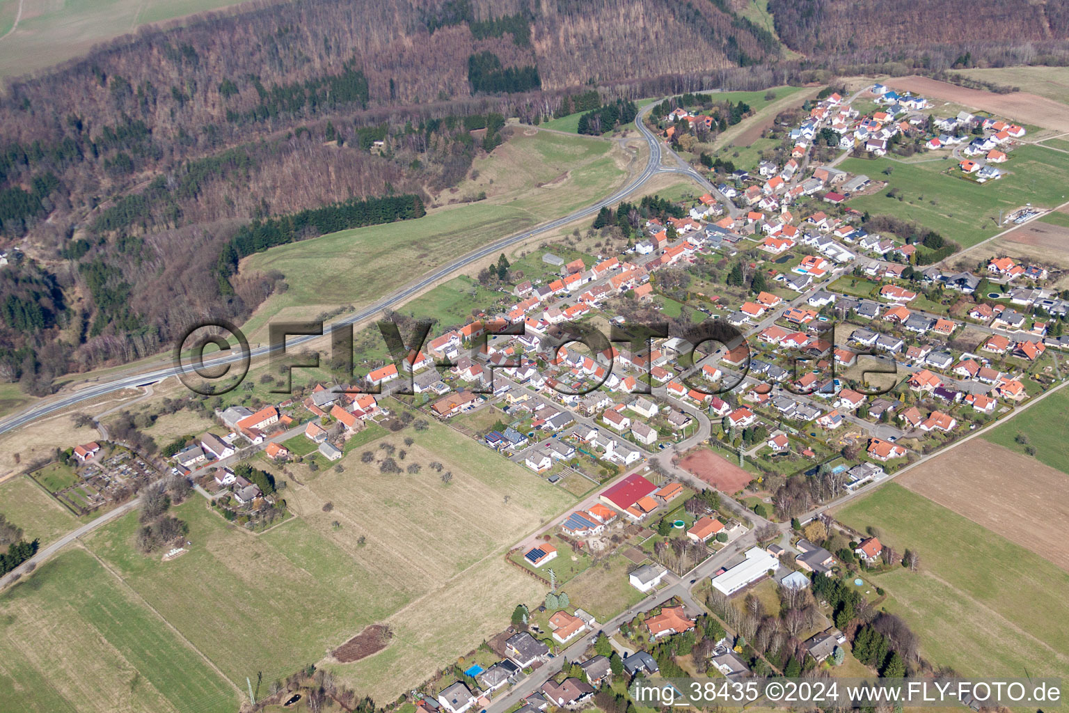 Vue aérienne de Champs agricoles et surfaces utilisables à Obersimten dans le département Rhénanie-Palatinat, Allemagne