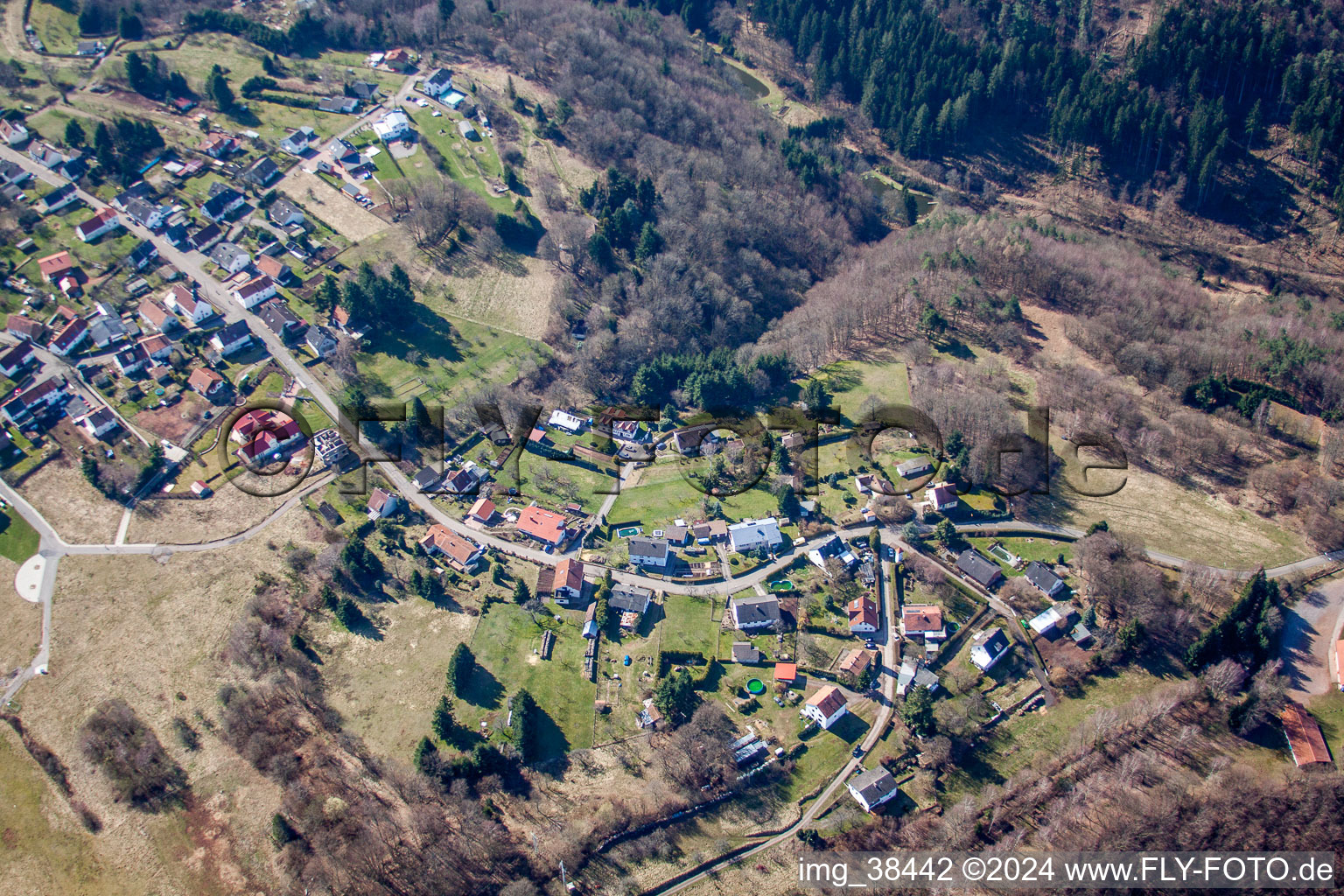 Vue aérienne de Champs agricoles et surfaces utilisables à Hilst dans le département Rhénanie-Palatinat, Allemagne