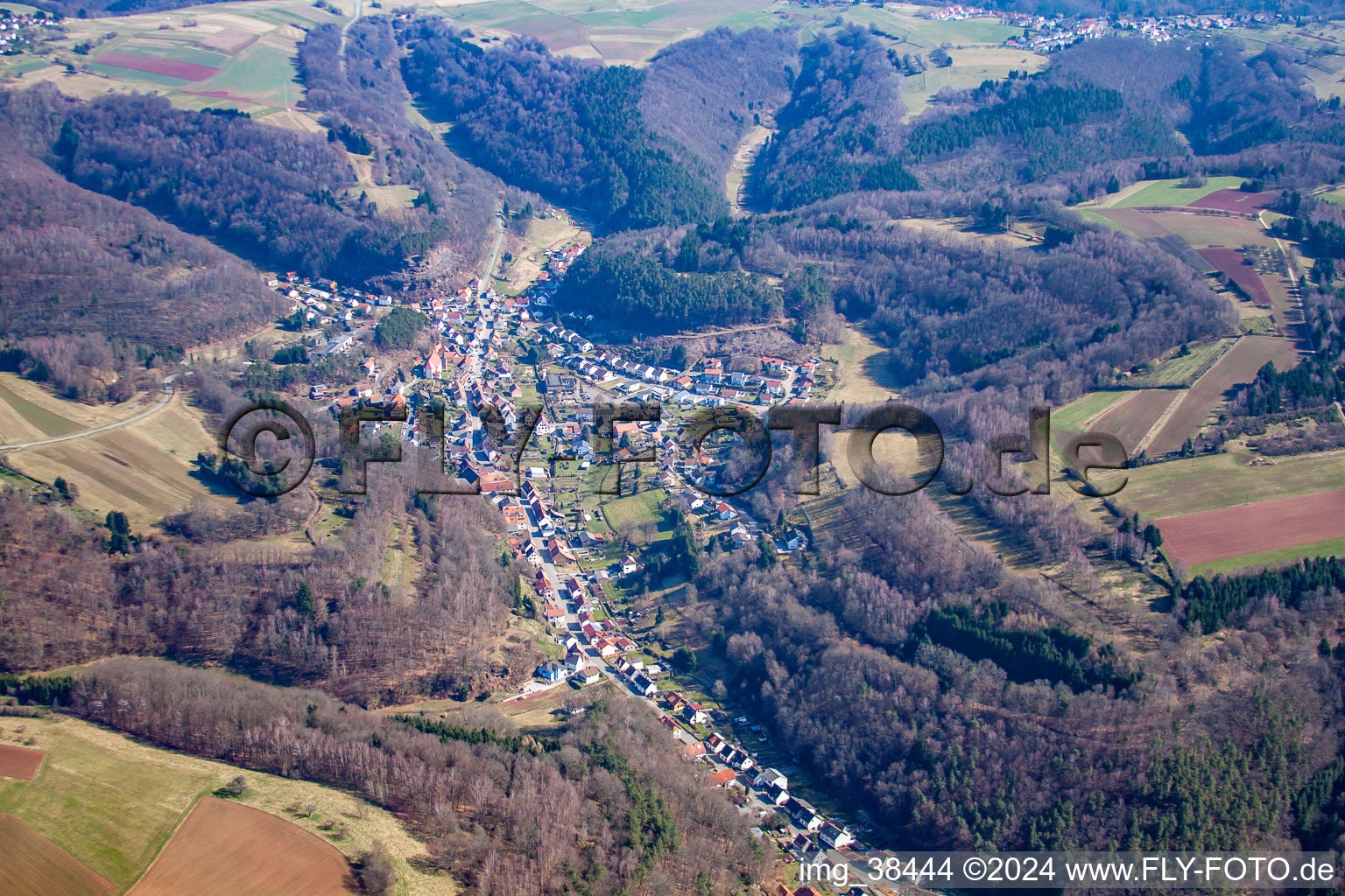 Vue aérienne de Champs agricoles et surfaces utilisables à le quartier Imsbacherhof in Trulben dans le département Rhénanie-Palatinat, Allemagne