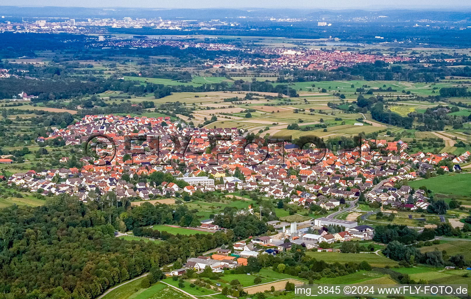 Quartier Neuburgweier à Au am Rhein dans le département Bade-Wurtemberg, Allemagne hors des airs