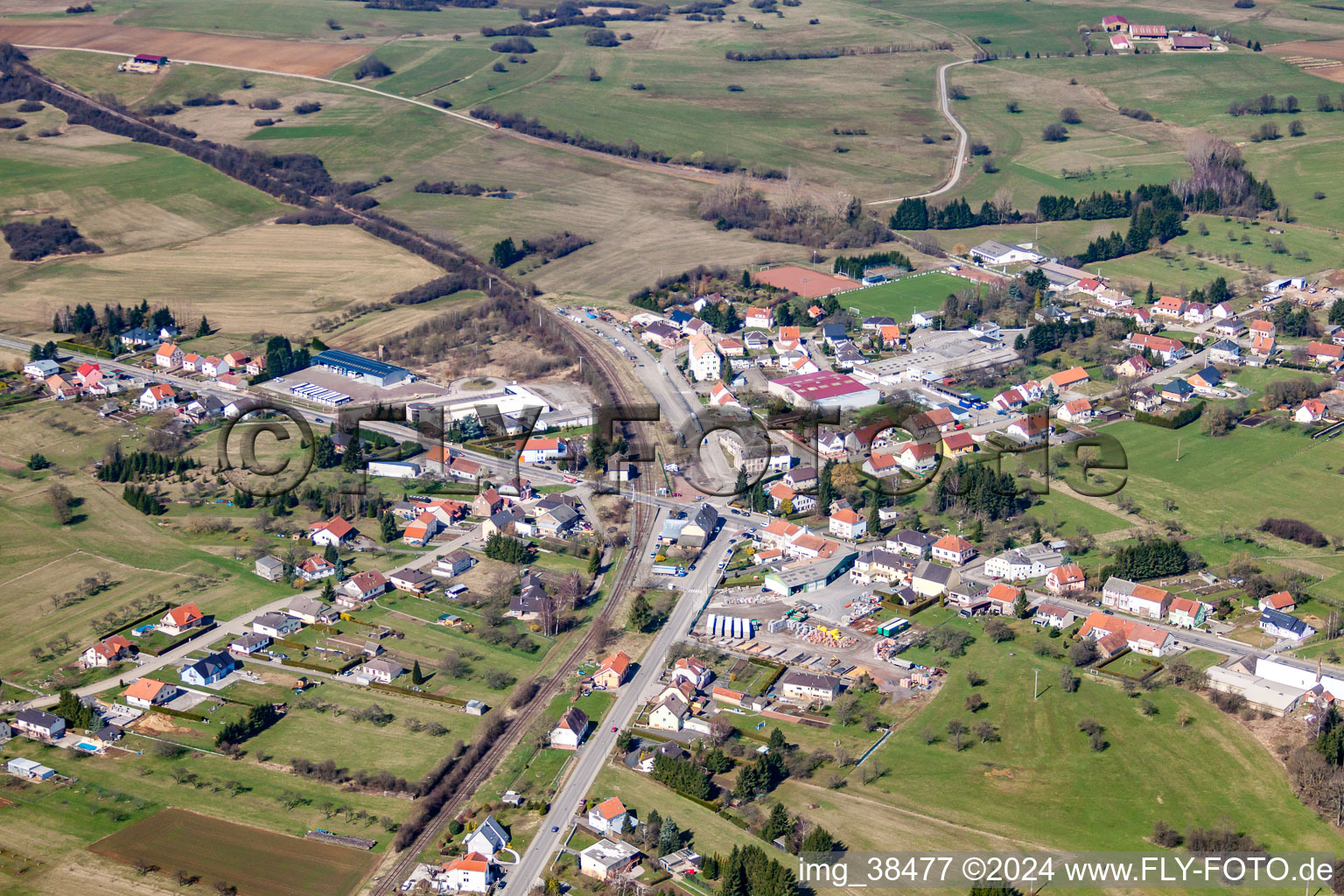 Vue aérienne de Petit Réderching à Petit-Réderching dans le département Moselle, France