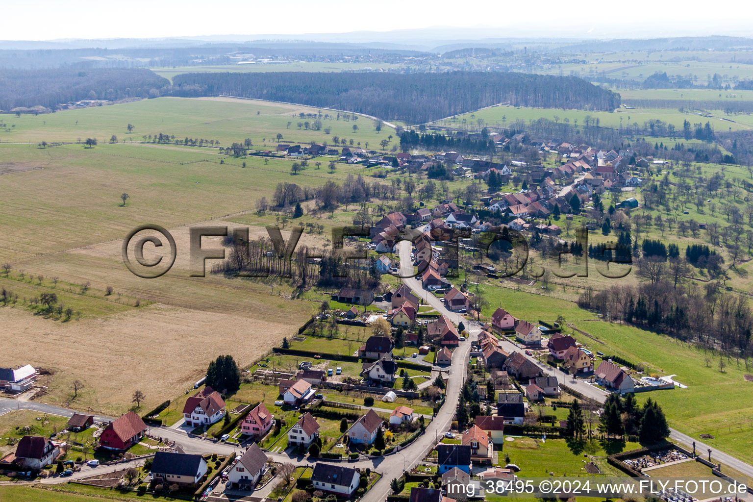 Vue aérienne de Champs agricoles et surfaces utilisables à Struth dans le département Bas Rhin, France