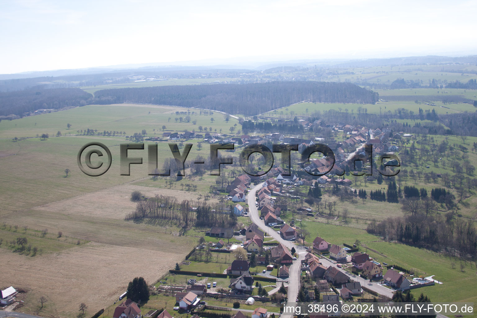 Vue aérienne de Champs agricoles et surfaces utilisables à Struth dans le département Bas Rhin, France