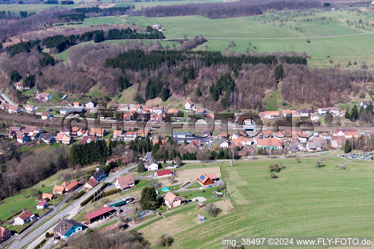Vue aérienne de Vue sur le village à Tieffenbach dans le département Bas Rhin, France