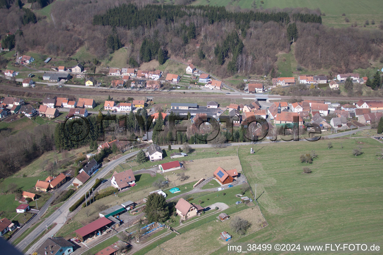 Vue aérienne de Vue sur le village à Tieffenbach dans le département Bas Rhin, France