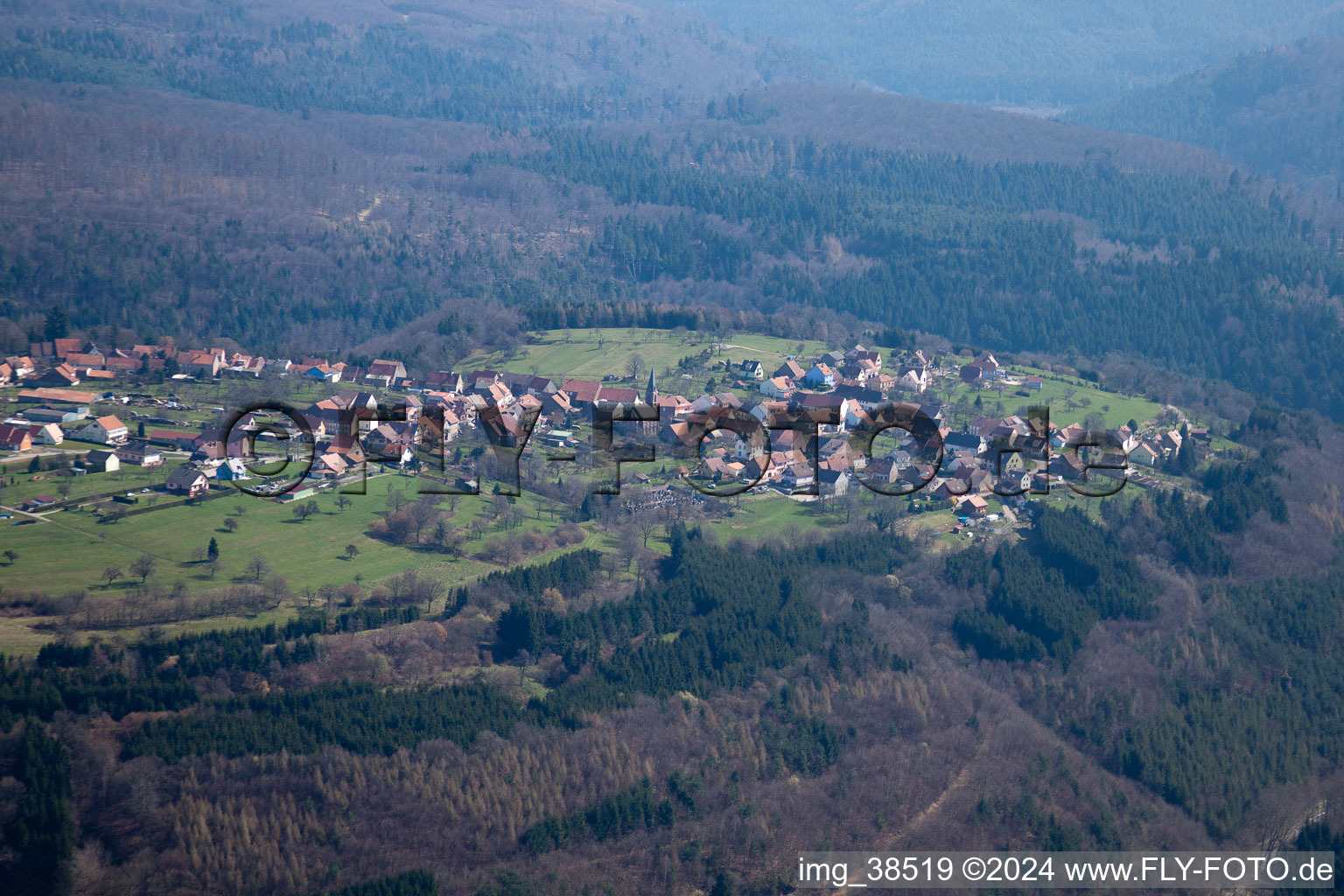 Vue aérienne de Graufthal à Eschbourg dans le département Bas Rhin, France