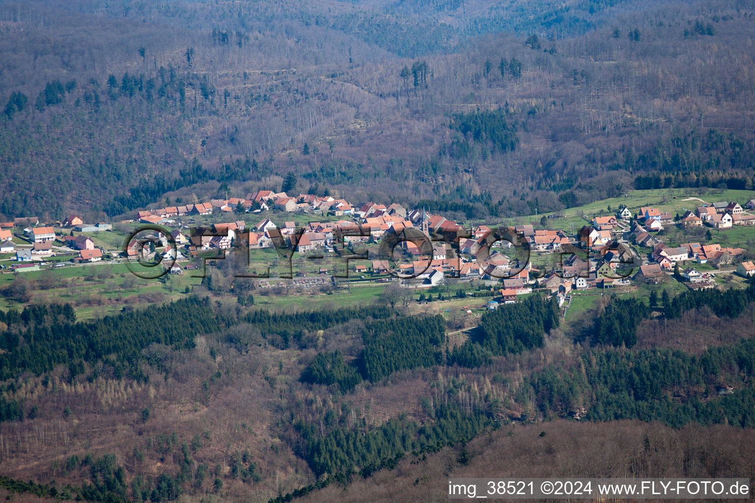 Vue oblique de Graufthal à Eschbourg dans le département Bas Rhin, France