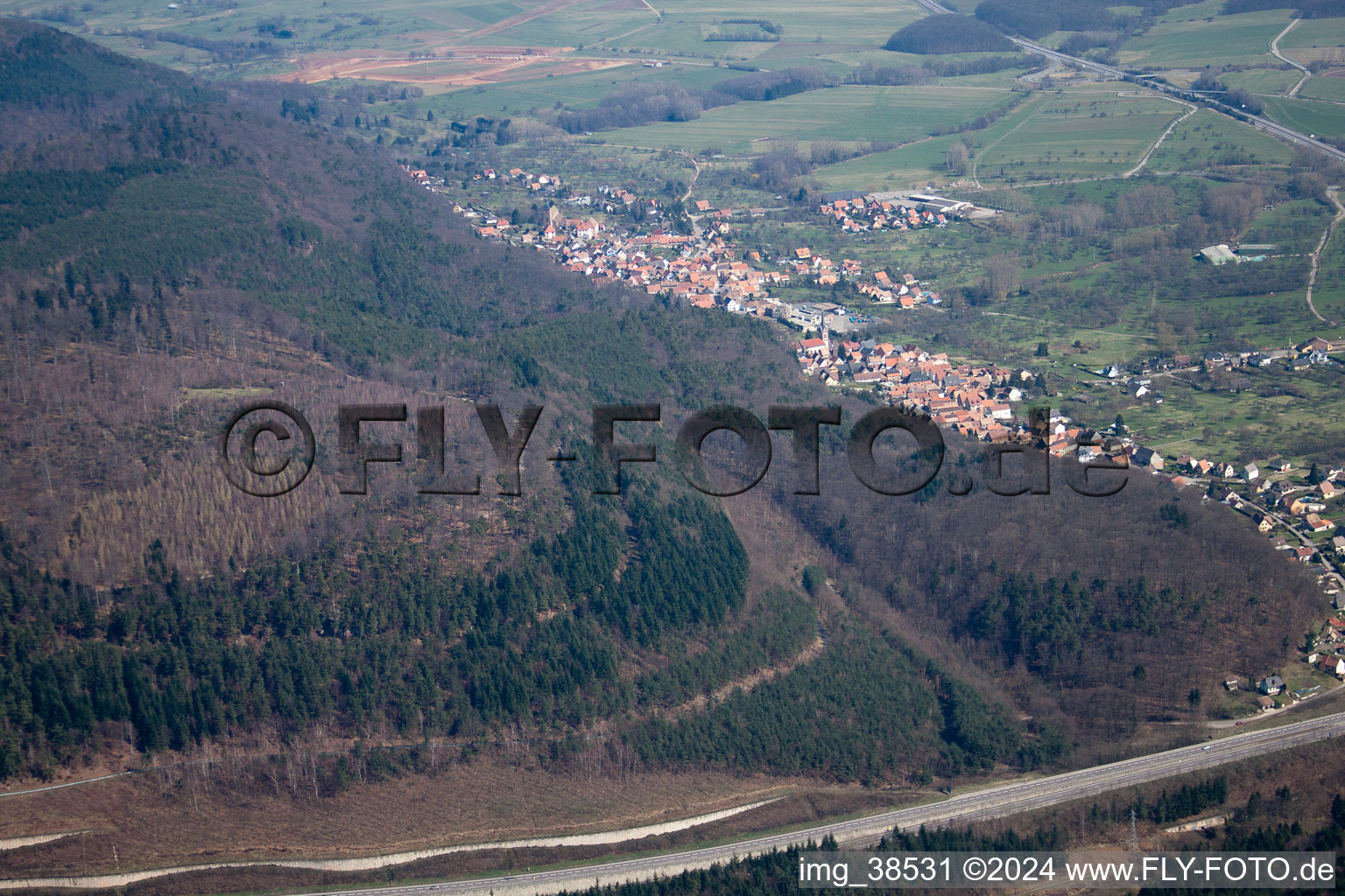 Vue oblique de Saint-Jean-Saverne dans le département Bas Rhin, France