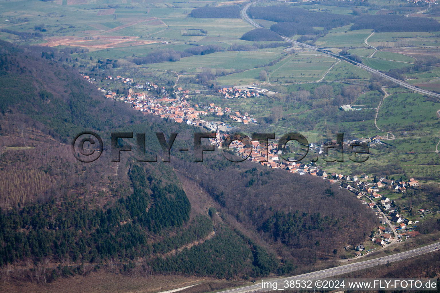 Saint-Jean-Saverne dans le département Bas Rhin, France d'en haut