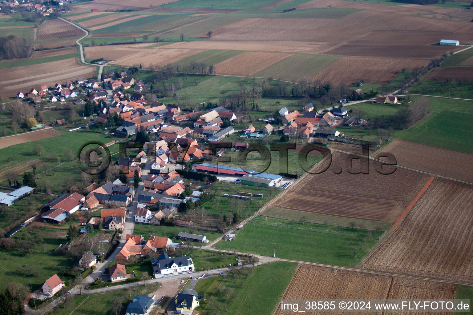 Vue d'oiseau de Geiswiller dans le département Bas Rhin, France