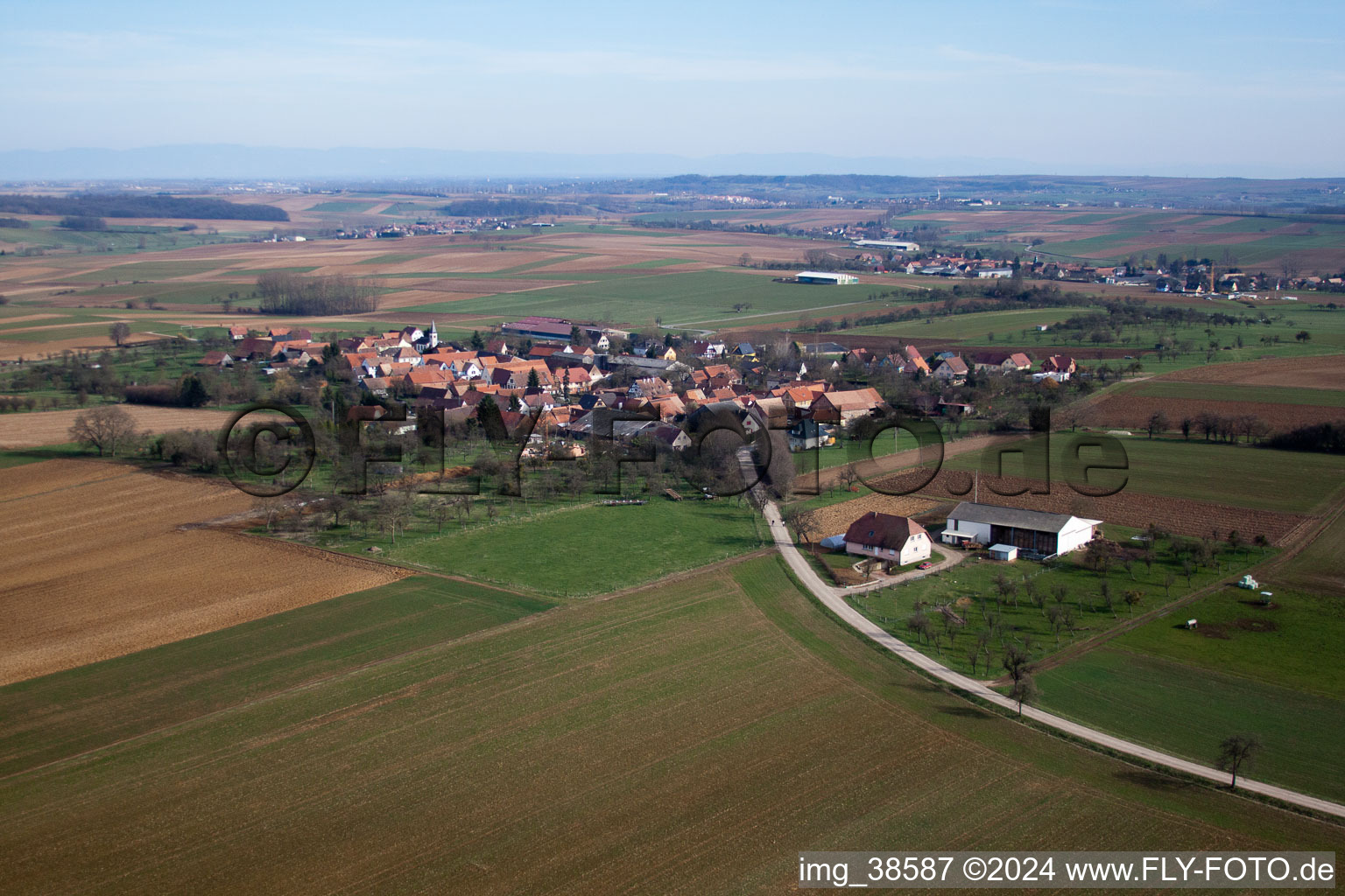 Vue aérienne de Zœbersdorf dans le département Bas Rhin, France