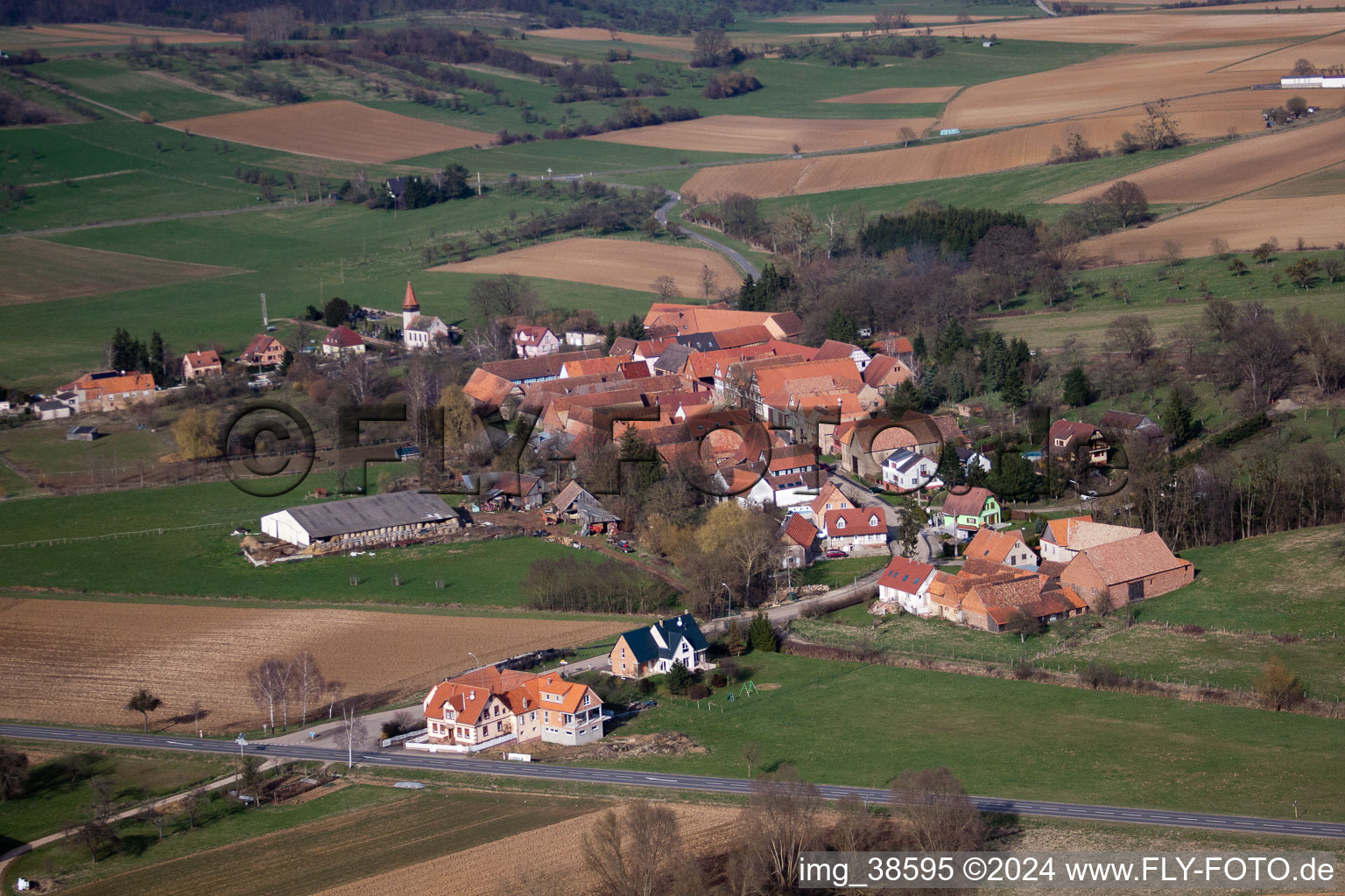 Vue oblique de Issenhausen dans le département Bas Rhin, France