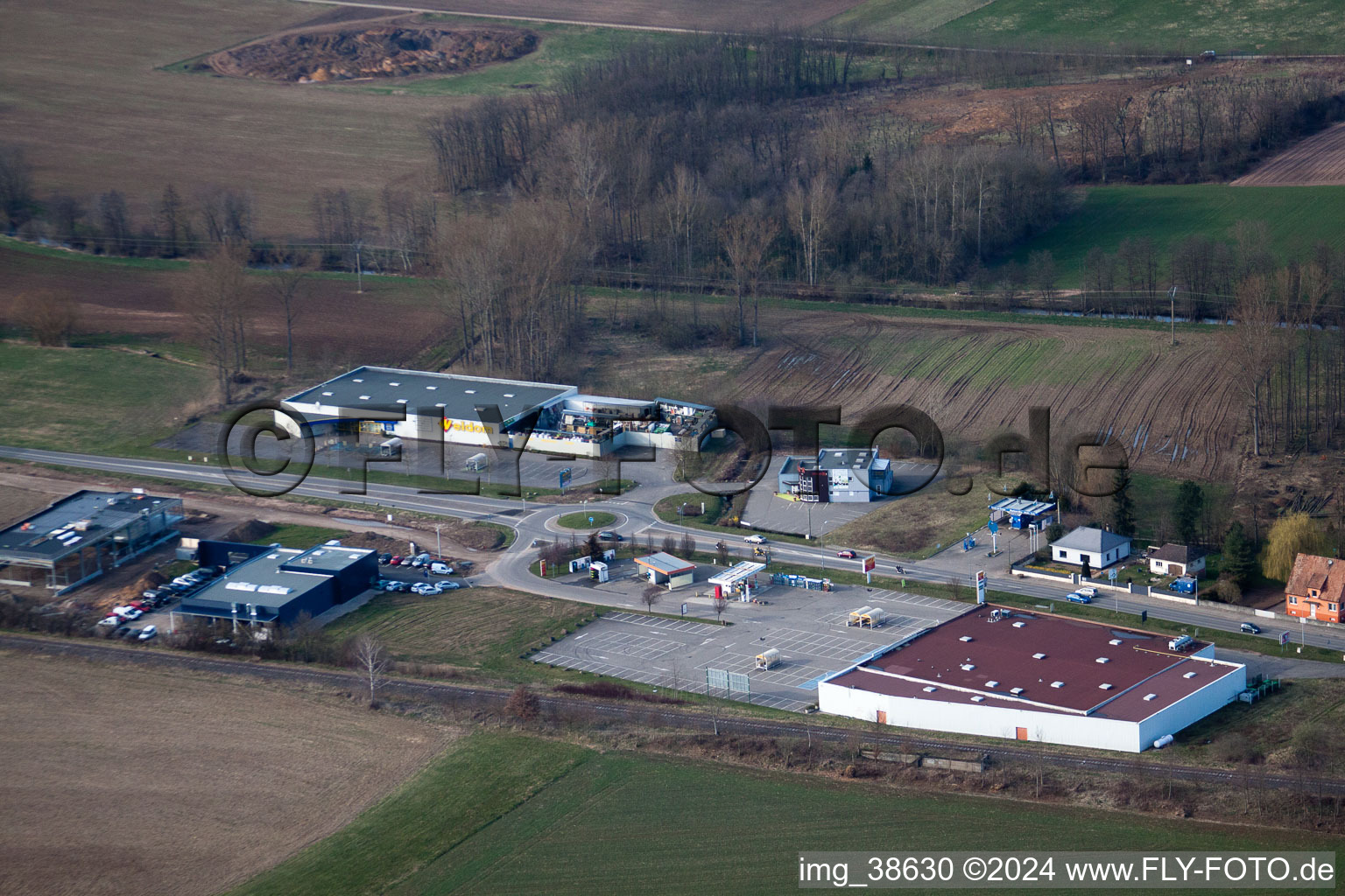 Vue d'oiseau de Niedermodern dans le département Bas Rhin, France