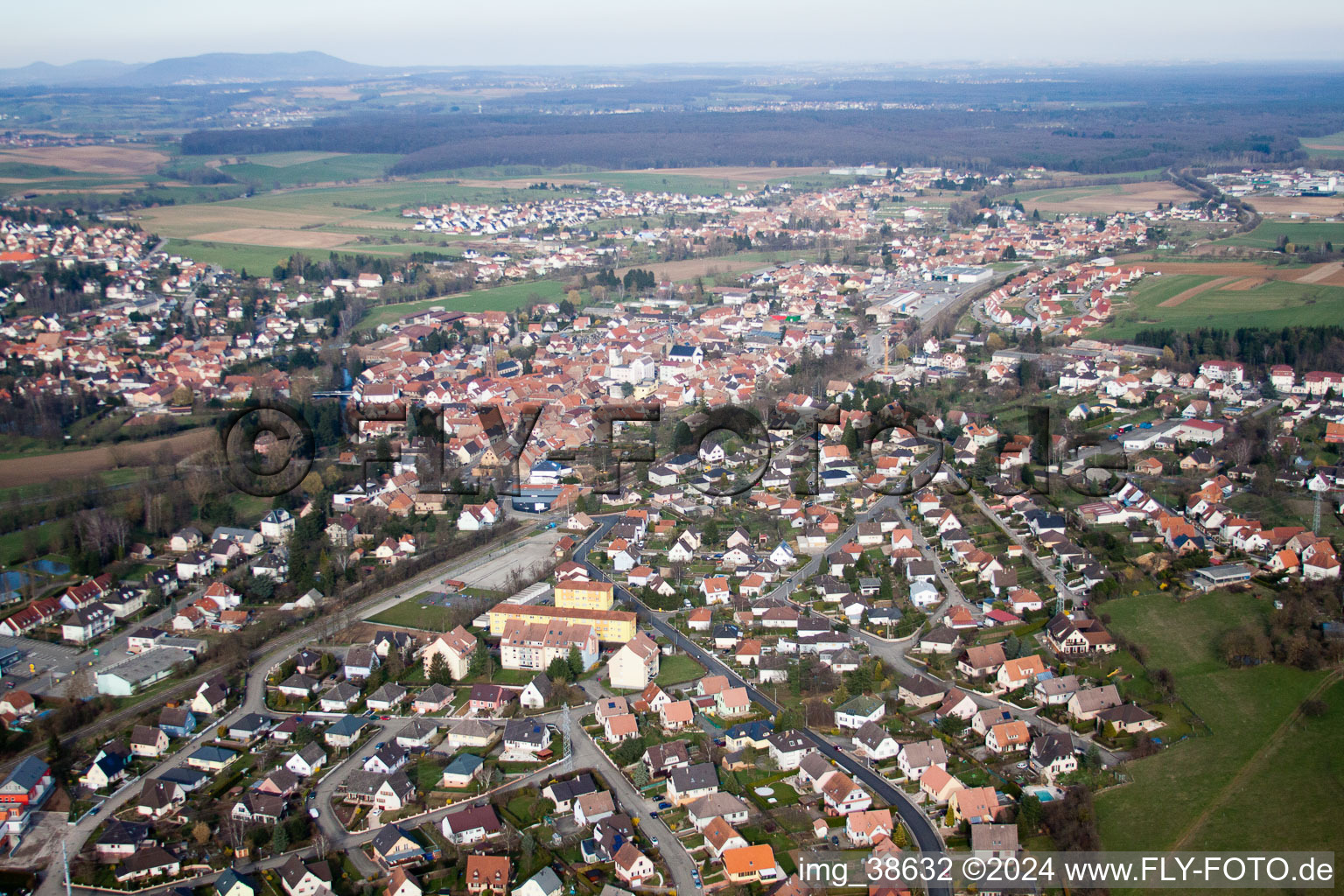 Vue aérienne de Pfaffenhoffen dans le département Bas Rhin, France