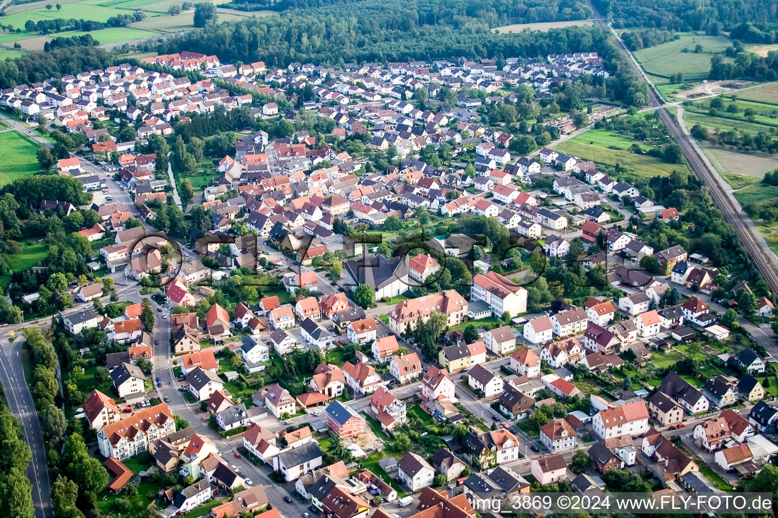 Vue aérienne de Du nord à le quartier Niederbühl in Rastatt dans le département Bade-Wurtemberg, Allemagne