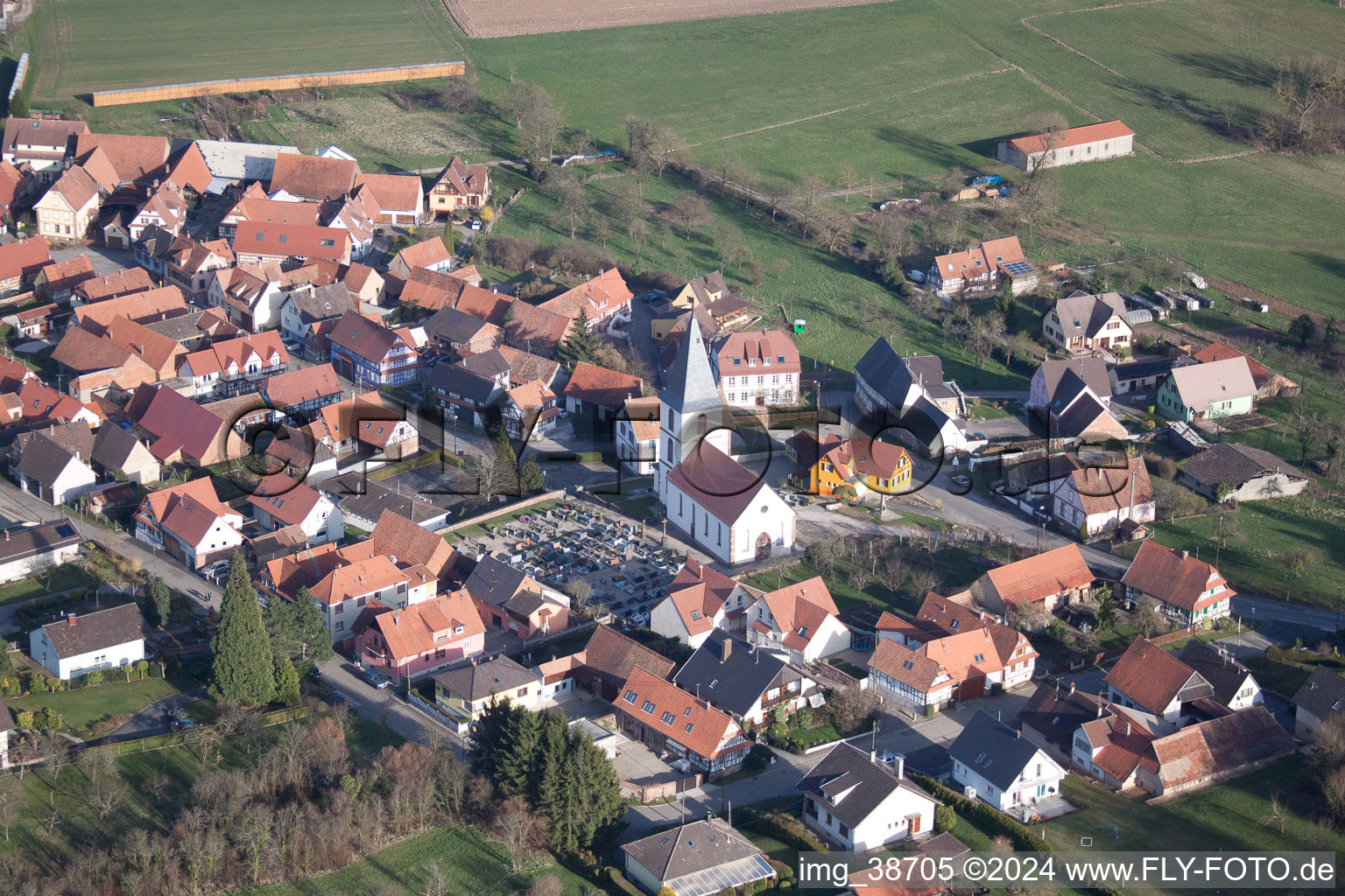 Vue d'oiseau de Morsbronn-les-Bains dans le département Bas Rhin, France