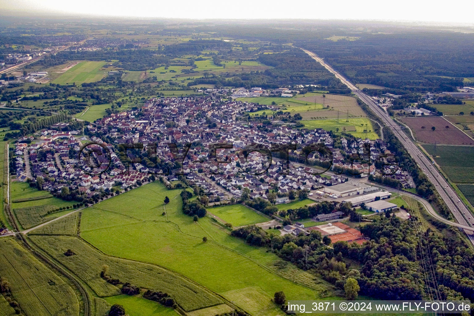 Vue oblique de Quartier Sandweier in Baden-Baden dans le département Bade-Wurtemberg, Allemagne