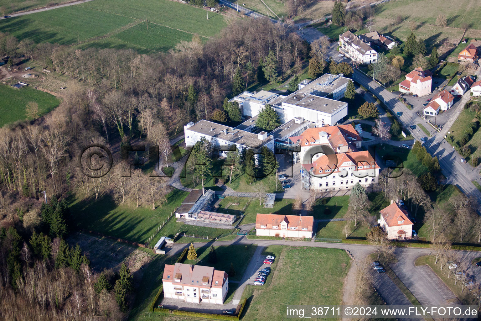 Morsbronn-les-Bains dans le département Bas Rhin, France vu d'un drone