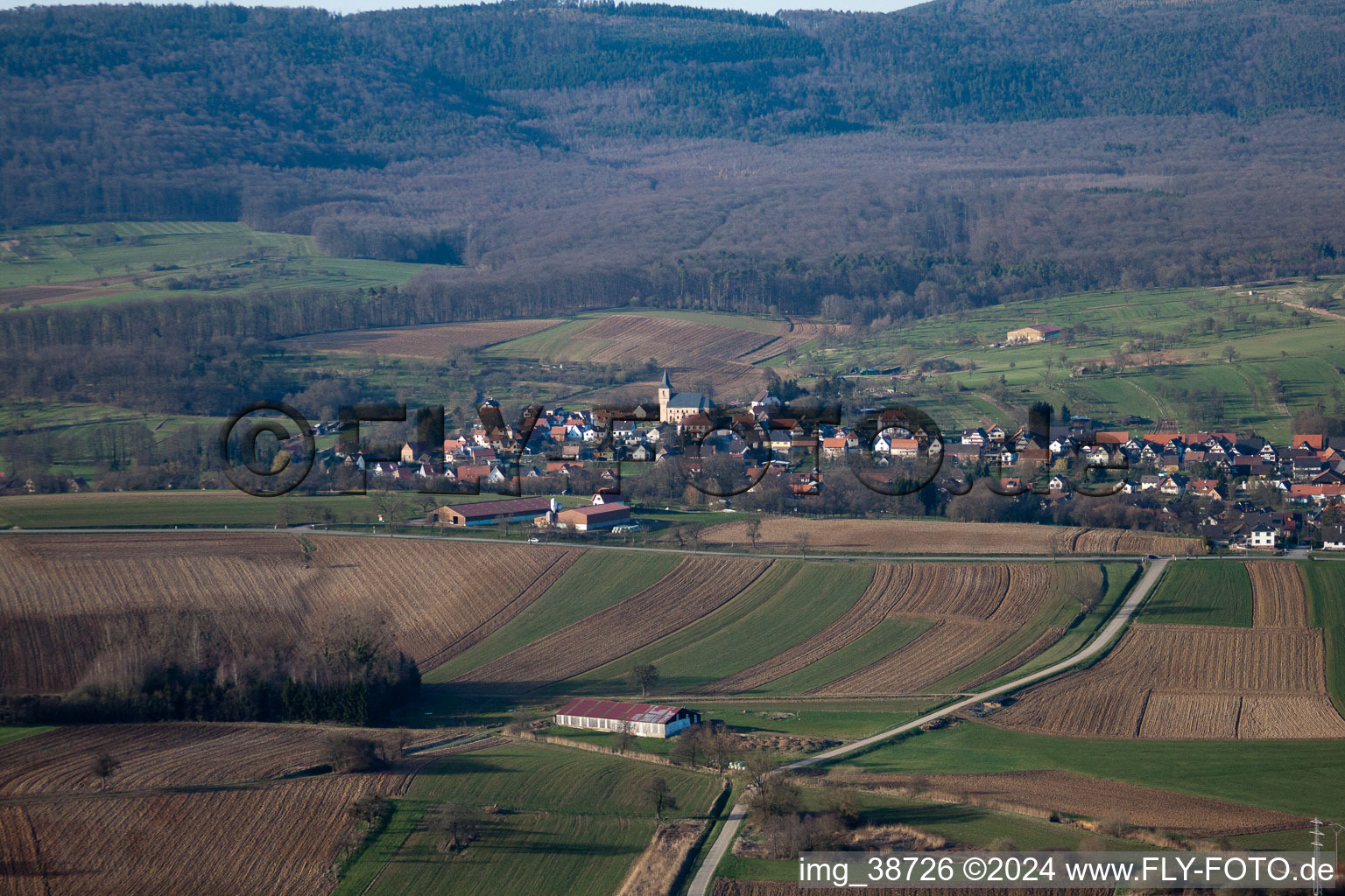 Vue d'oiseau de Dieffenbach-lès-Wœrth dans le département Bas Rhin, France