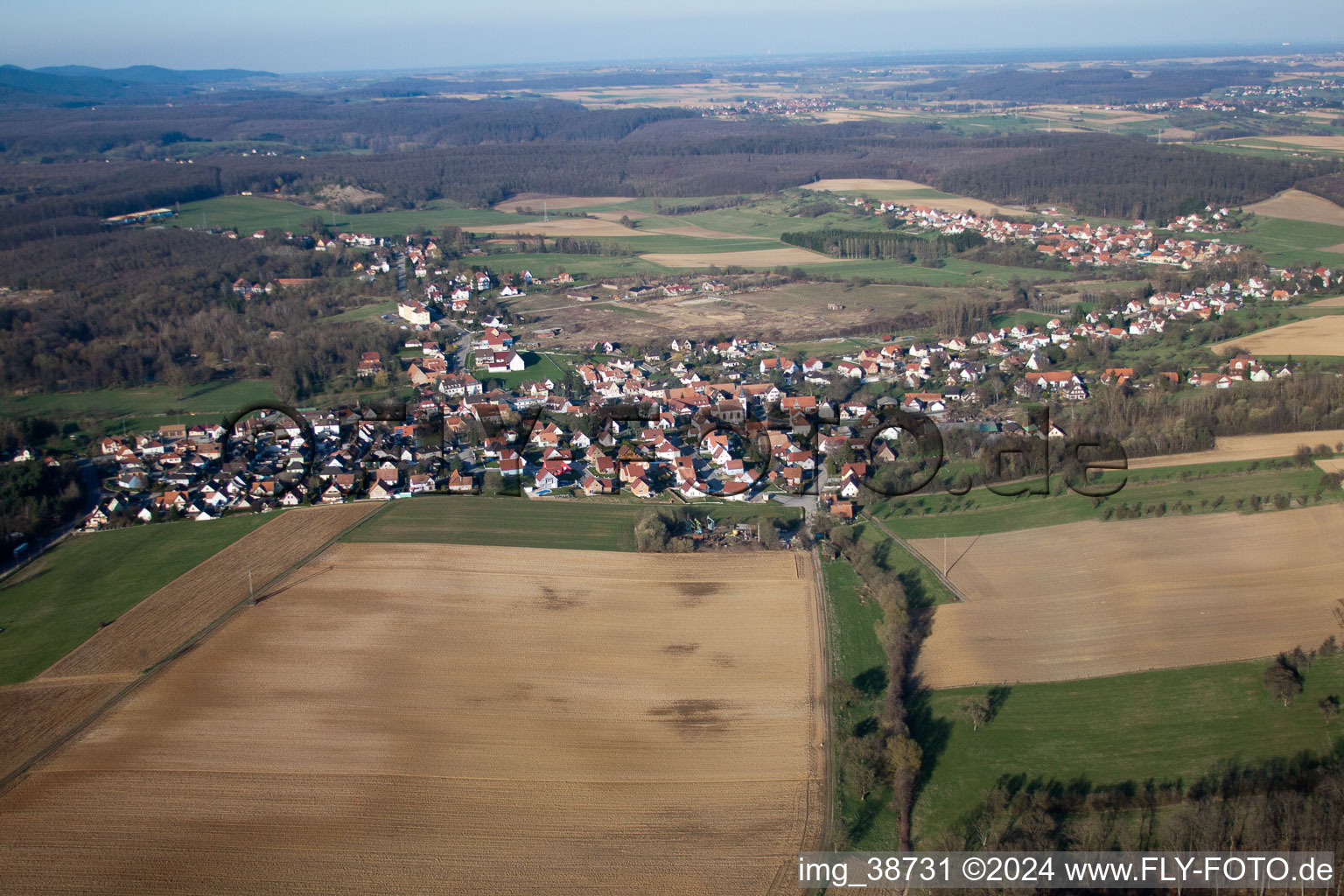 Vue aérienne de Merkwiller-Pechelbronn dans le département Bas Rhin, France