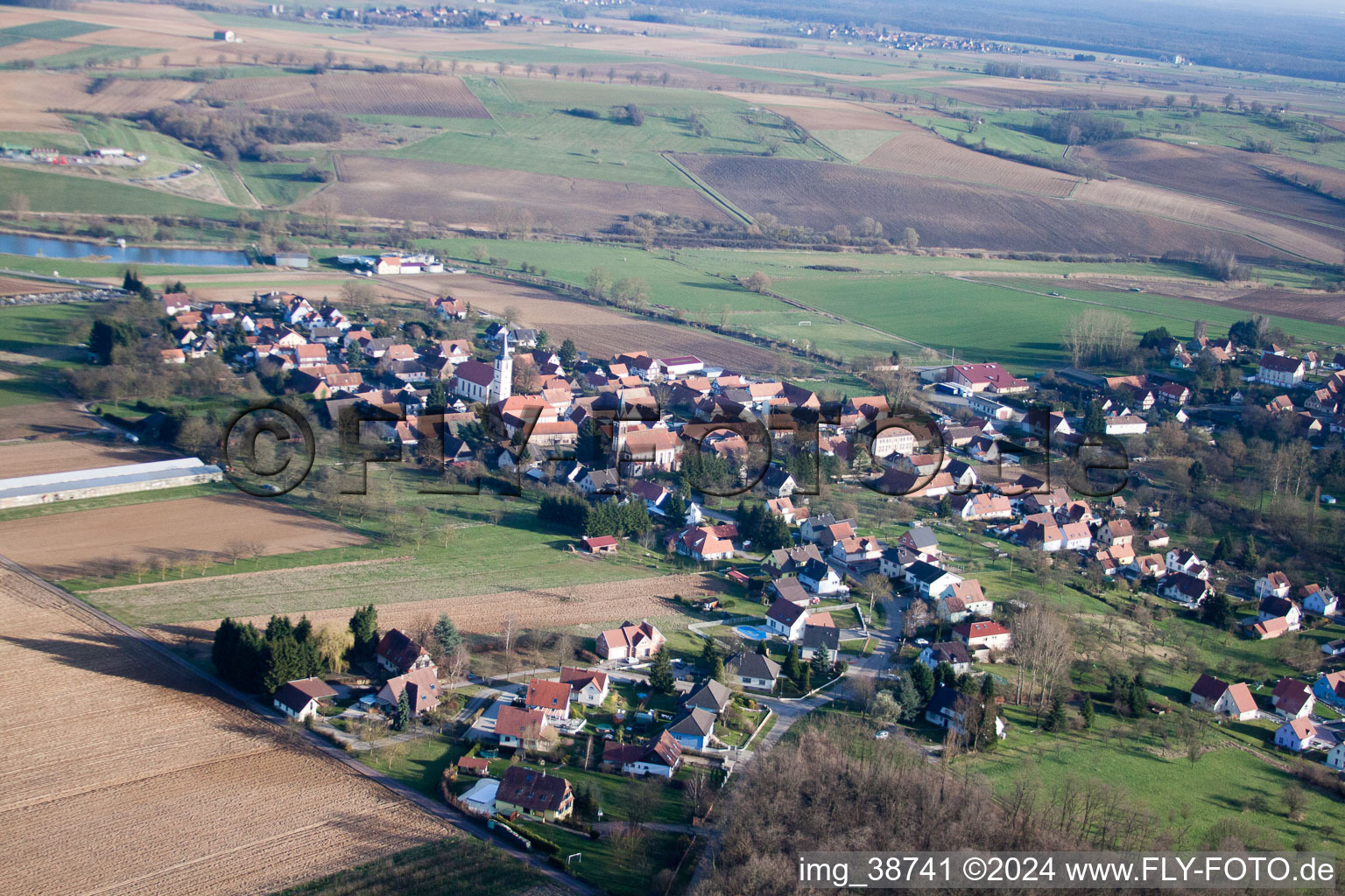 Kutzenhausen dans le département Bas Rhin, France d'un drone