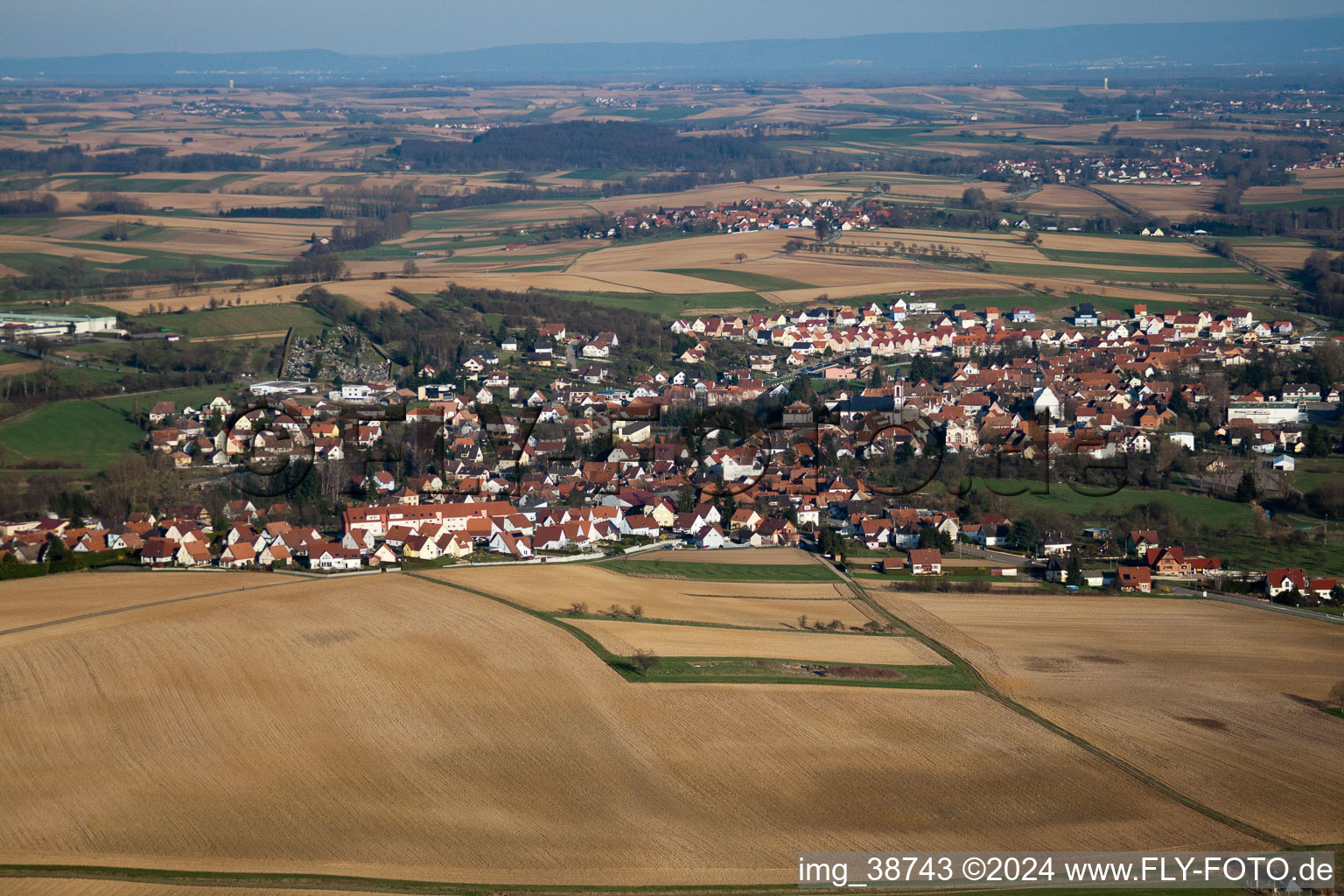 Vue aérienne de Kutzenhausen dans le département Bas Rhin, France