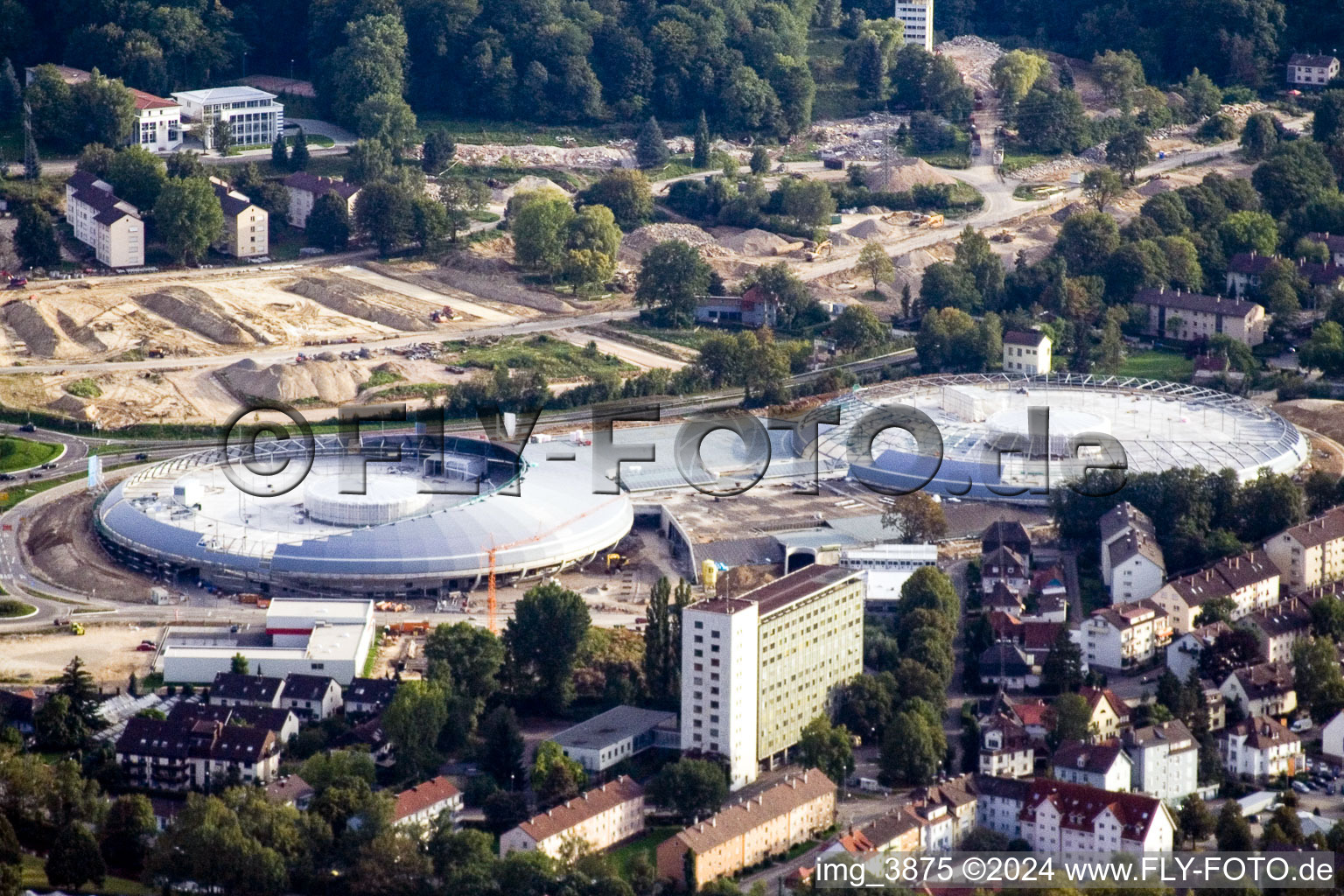 Vue aérienne de Centre commercial Shopping Cité à le quartier Oos in Baden-Baden dans le département Bade-Wurtemberg, Allemagne