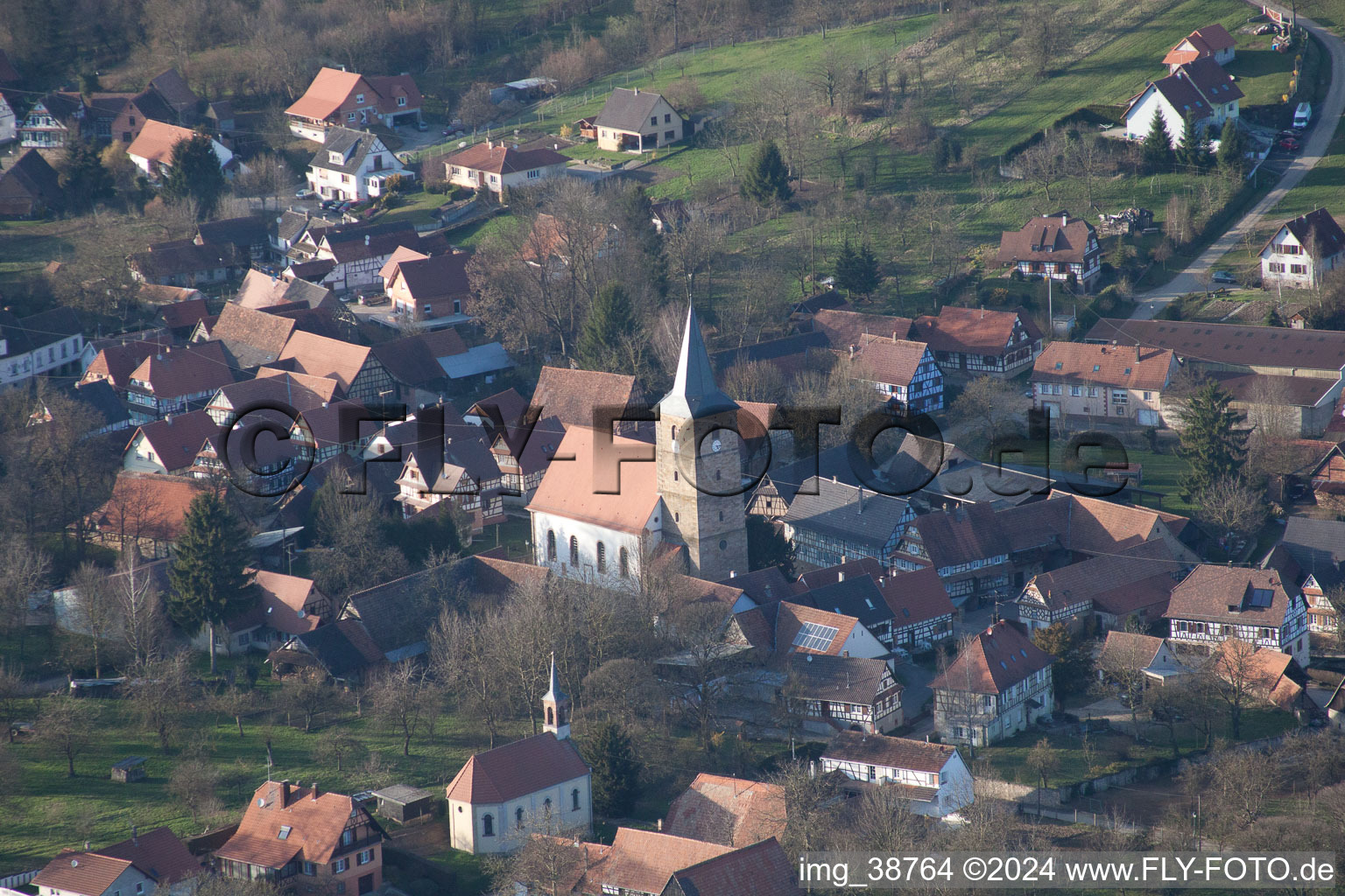 Drachenbronn-Birlenbach dans le département Bas Rhin, France vu d'un drone