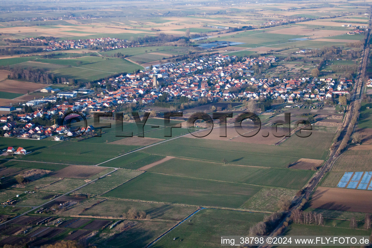 Vue aérienne de Steinfeld dans le département Rhénanie-Palatinat, Allemagne